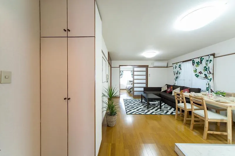 Super Spacious Apt In Shinsaibashi Osaka 2*,  Japonia